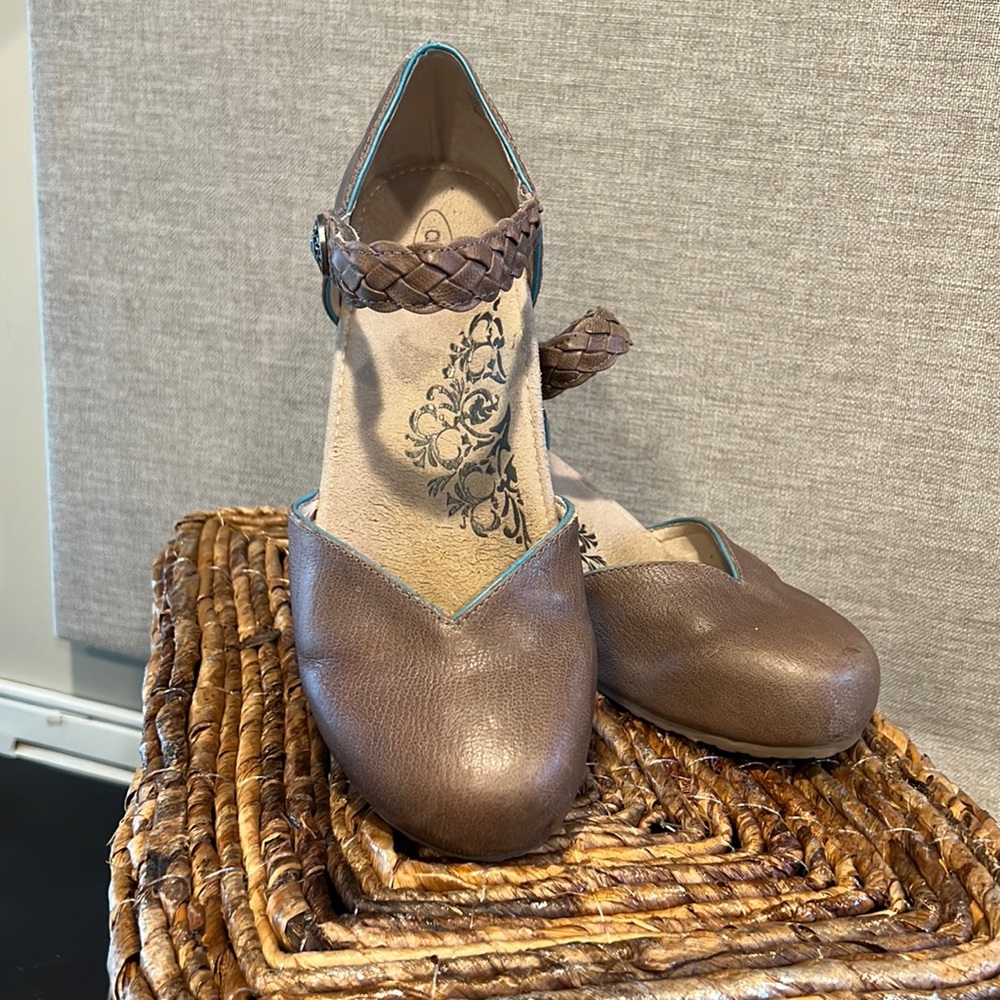 Aetrex Leather Wedge Heels, Mushroom color, cork insole, very comfortable arch.